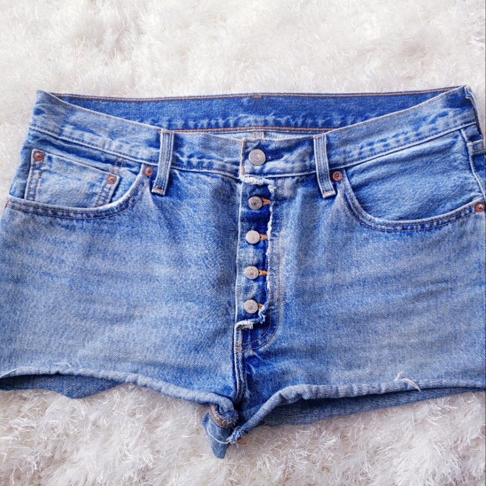 LEVI 501 BUTTONFLY VINTAGE THRASHER SHORTS SZ 31